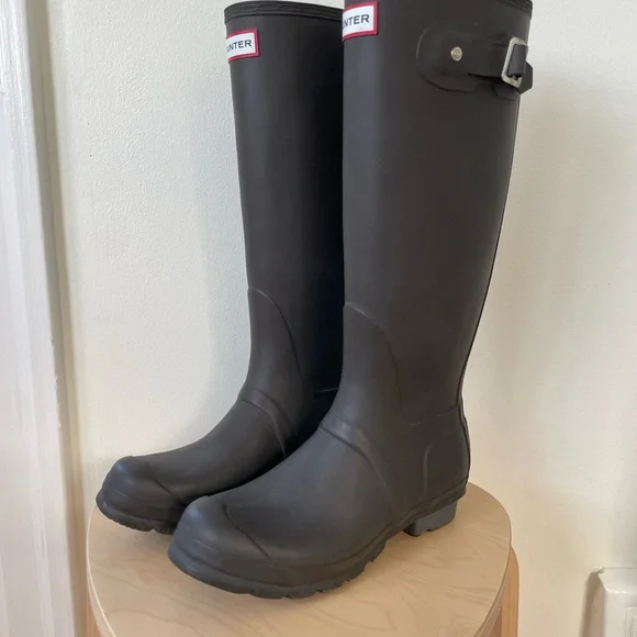 SOLD Hunter Rain Boots - Picture 3 of 9